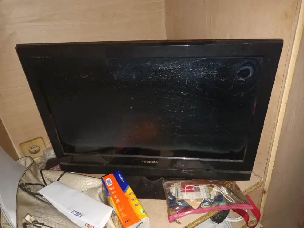Dijual dua tv bekas rusak