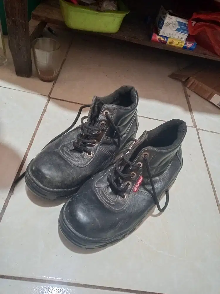 sepatu safety merk Red Parker no 40