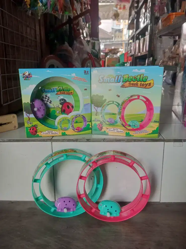 Mainan anak kumbang putar