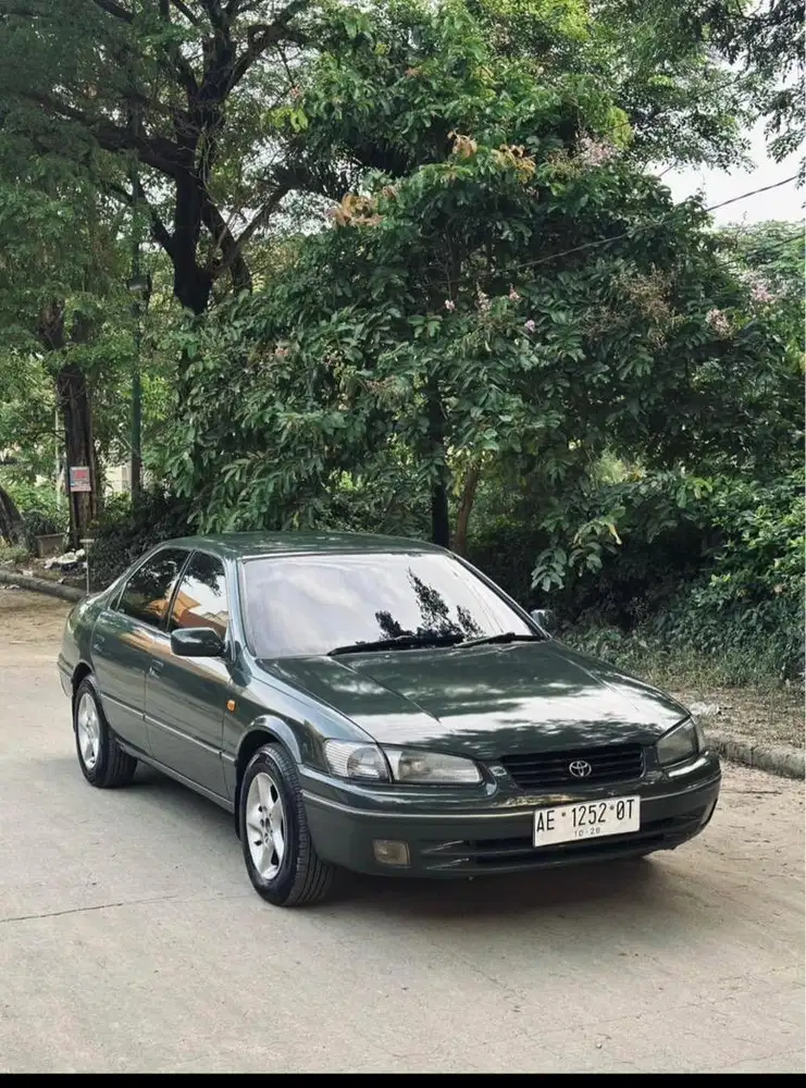 Dijual camry tahun 2000 warna hijau 40jt nego