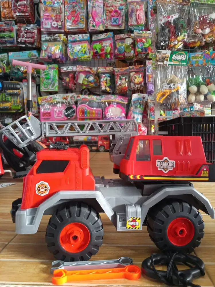 mainan anak truck pemadam besar