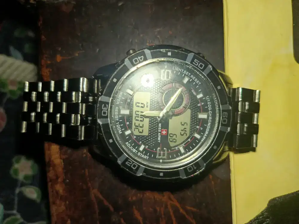 Jam tangan Swiss Army