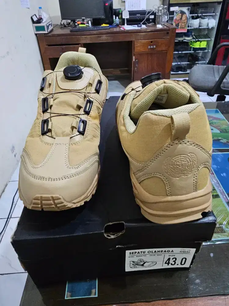 Sepatu Olahraga Running March PBB Beige Size43-Original Ada Boa System