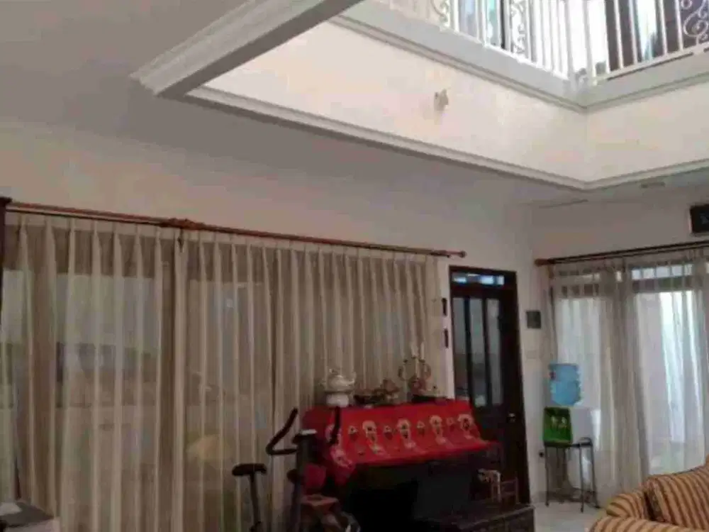 Jual rumah view lap golf, luas bagus terawat dg 4KT