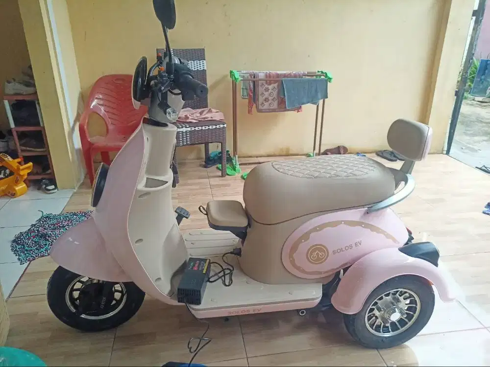 SOLOS Sepeda Listrik roda 3