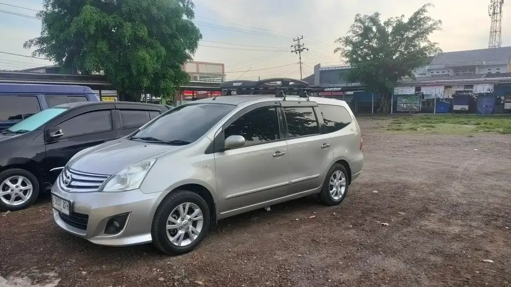 Nissan Grand livina 2013 Bensin