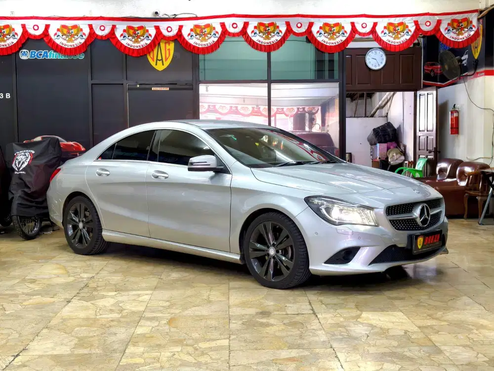 20JT MERCY CLA 200 ANTIK KM 10RB LIKE NEW
