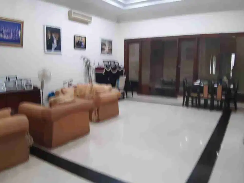 Dijual Rumah 2.5 lantai di Vila Permata Gading