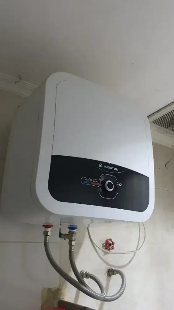 ARISTON pemanas air listrik 30 liter
