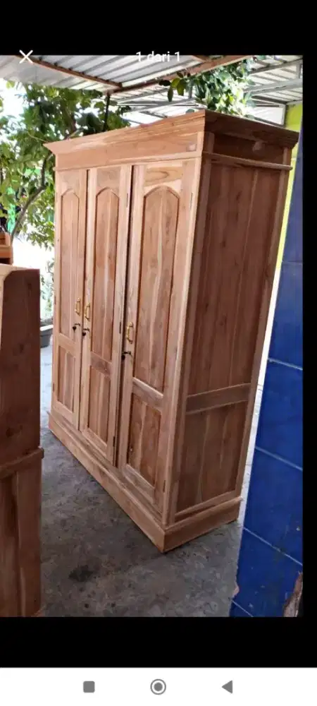 Lemari tiga pintu jati