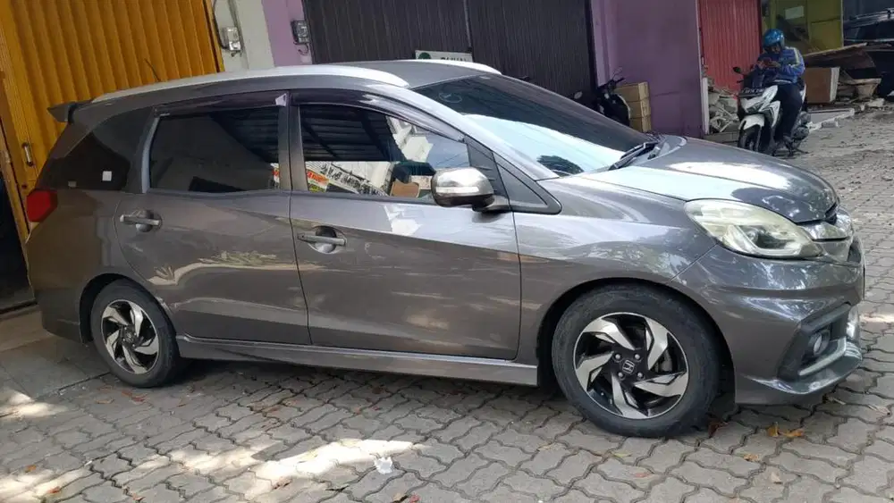 Honda Mobilio RS 2015 Abu-Abu – Pajak Hidup – Siap Pakai