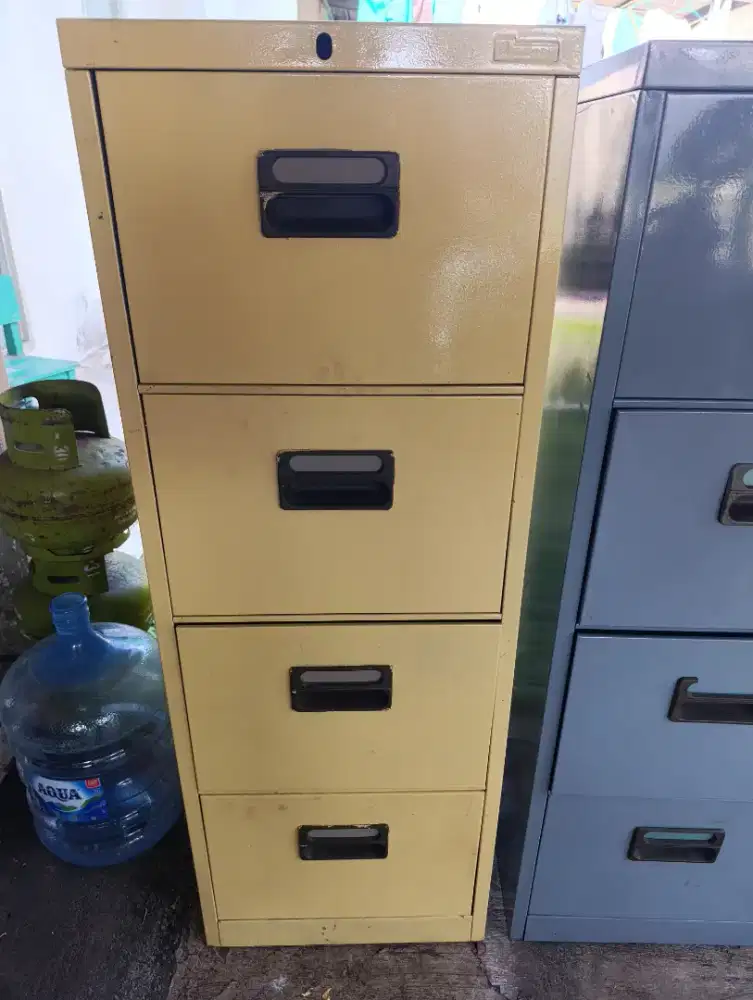 Jual filing kabinet second, merk LION, Lok Pondok cabe udik, Tangsel
