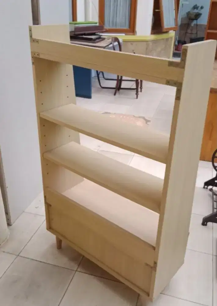 Rak Buku Minimalis Kayu Light Oak Dengan 3 Laci - Gaya Skandinavia