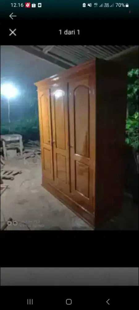 Lemari tiga pintu jati