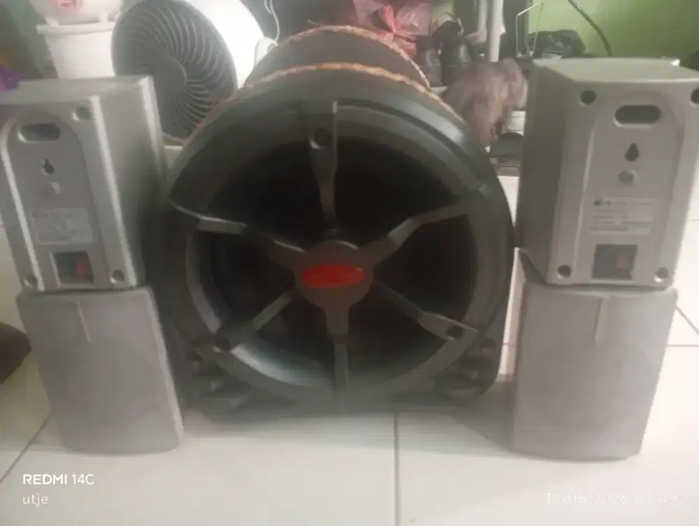 Speaker aktif subwoofer merek Braxton dan LG