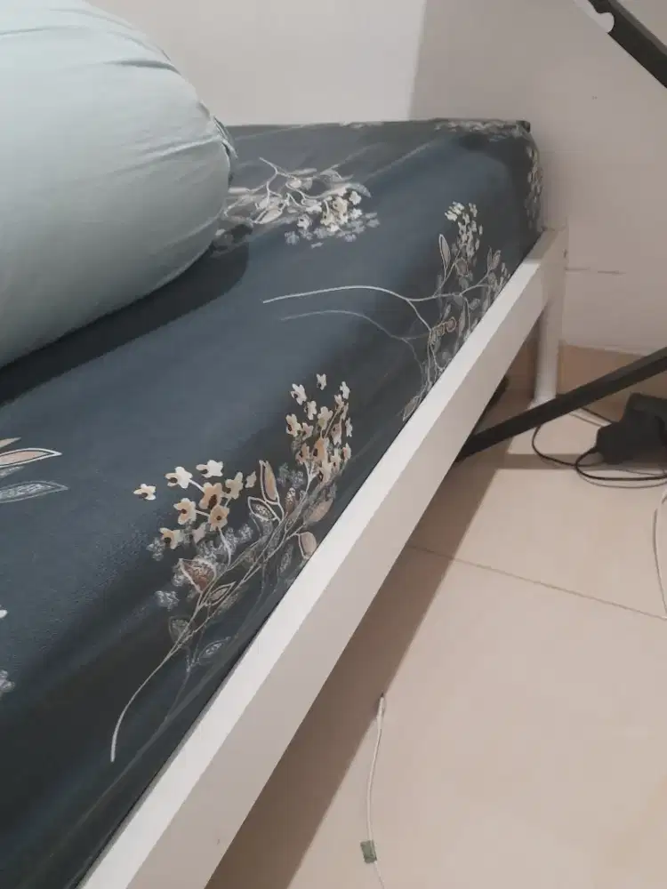 Rangka divan dan kasur