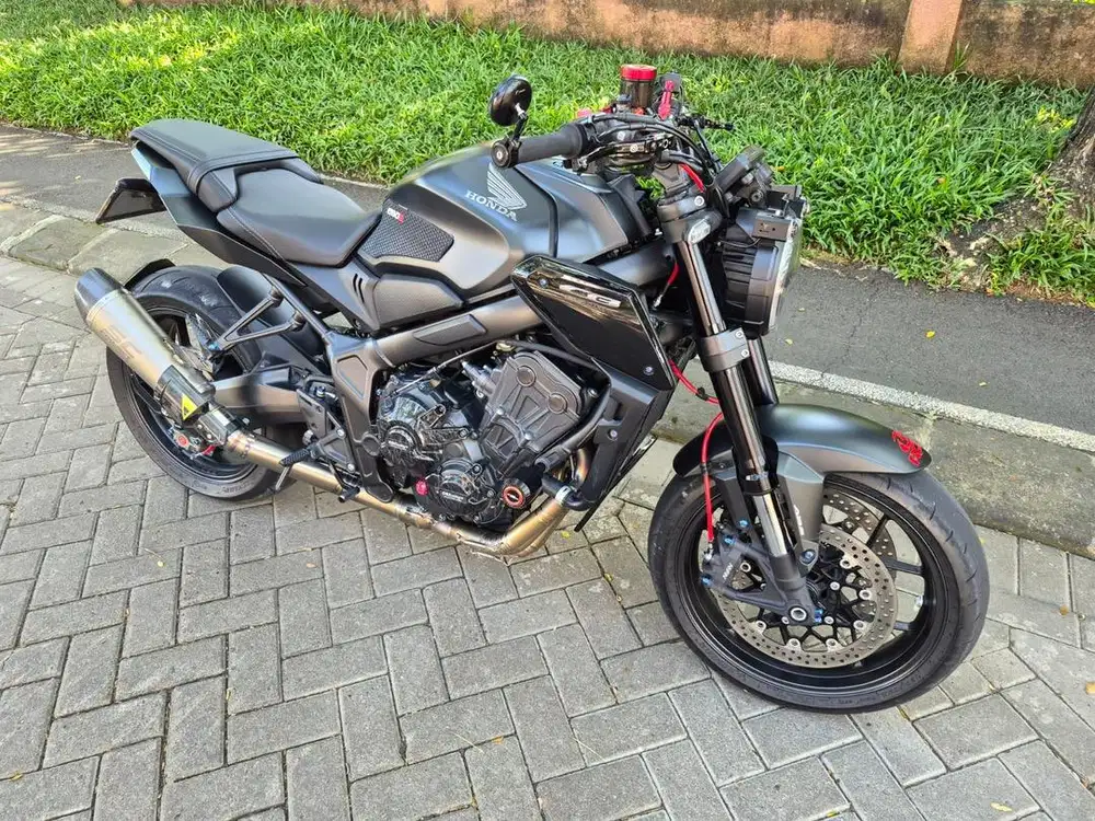 Honda CB650R Neo Black Edition