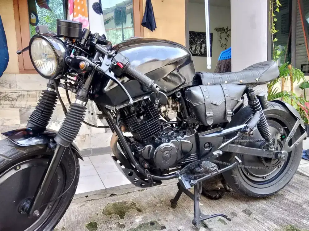 Custom Bratcafe - Basick Pulsar 180