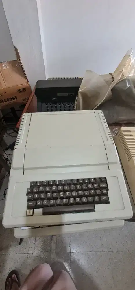 Komputer Klasik Apple II Plus