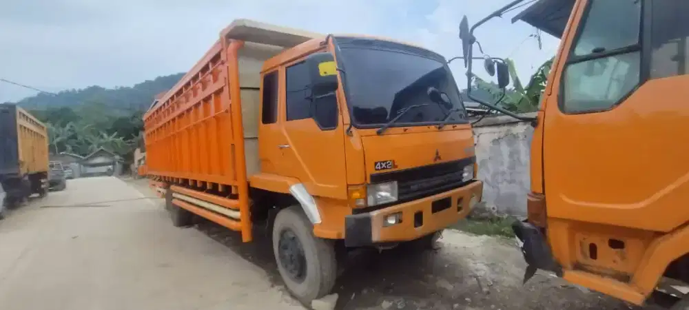 Mitsubishi Fuso 6ban FM517HL 2016 bak Sentral long 8,3m bagus siap krj