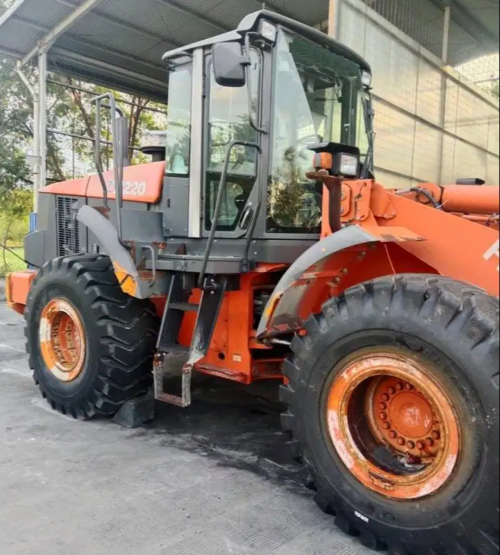 Dijual Wheel Loader Hitachi model  ZW220 Tahun 2016