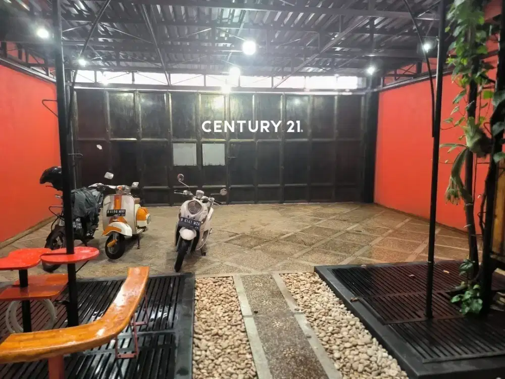 Rumah Dengan Swimming Pool Di Pamulang GB 14106