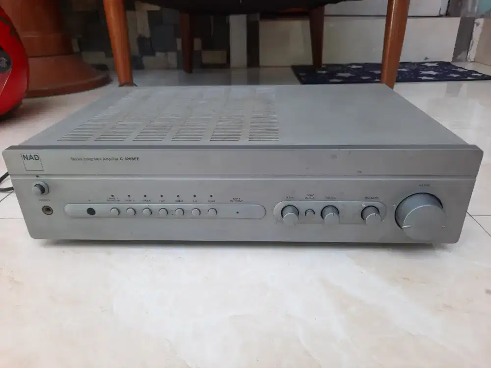 NAD 320BEE segel