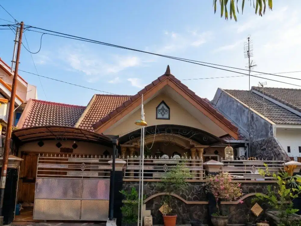 DIJUAL Rumah Terawat dan Asri Siap Huni Lingkungan Nyaman Lokasi Strategis Dekat Gerbang Tol Sawojajar dan Dekat Pusat Pendidikan di Sawojajar