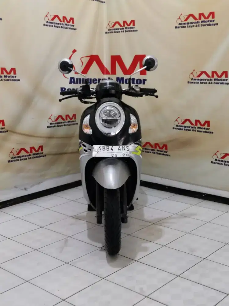 Honda Scoopy Sporty tahun 2023 Silver Hitam