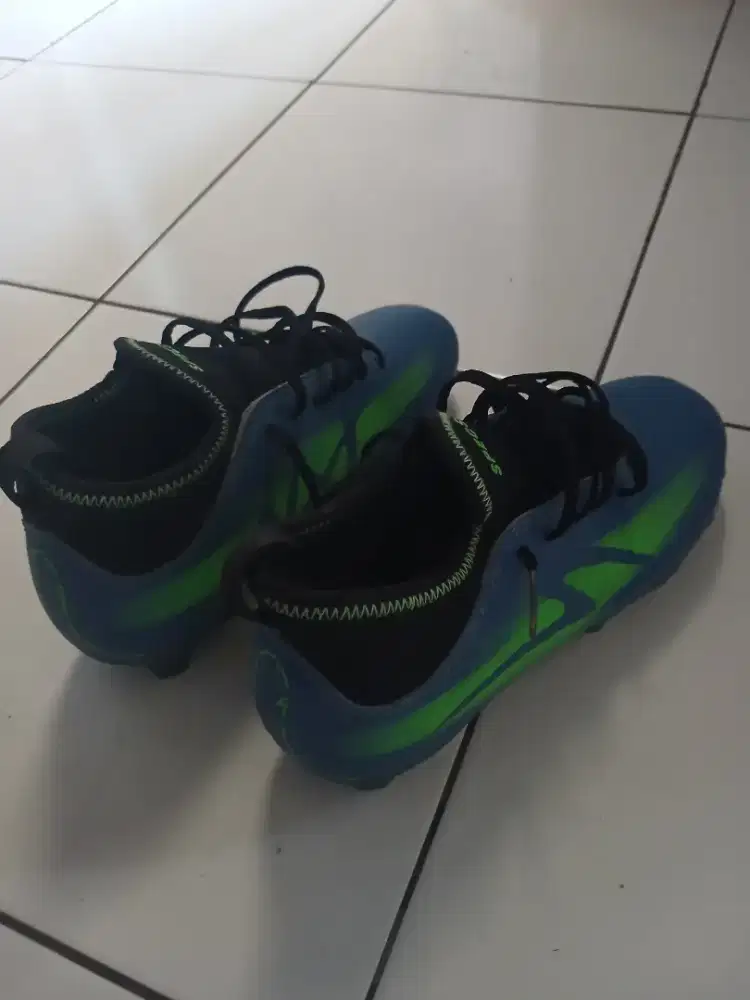 Sepatu bola anak specs original