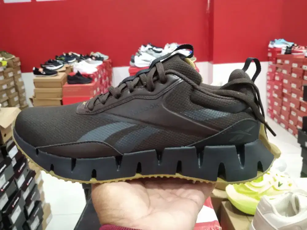 Sepatu sneakers Reebok size 41 murah