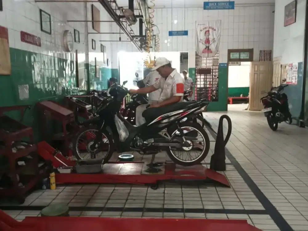 Disewakan Rumah Usaha Eks Bengkel motor Jln Bumi indah Lontar, SBY Barat