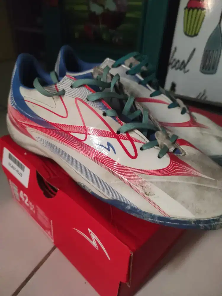 Sepatu futsal SPECS