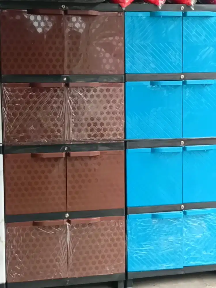 Lemari Pakaian plastik
