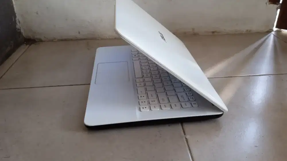 Asus core i3 gen 7 udah SSD