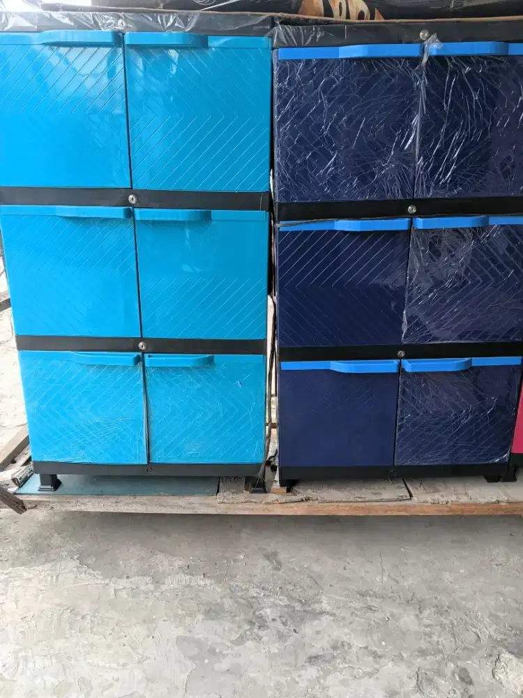 Lemari Pakaian plastik