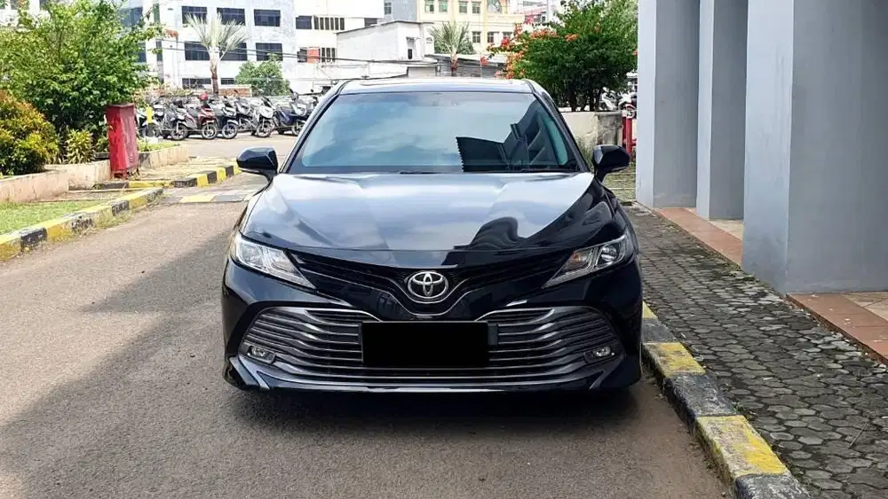 Toyota camry 2.5 V Sunroof AT Hitam 2020 Low Km Good condition