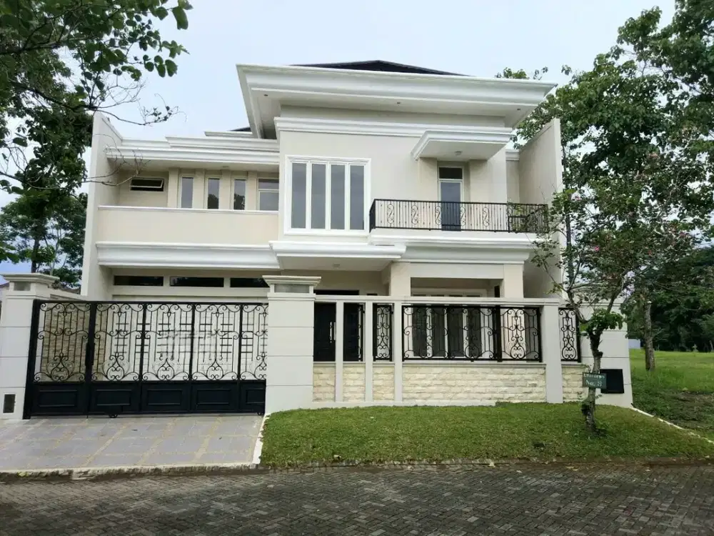 RUMAH MEWAH MODERN SIAP HUNI LOKASI ARAYA KOTA MALANG