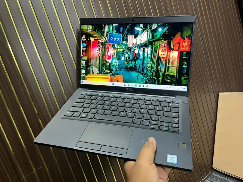 Dell Latitude 7390

 Core i5 gen 8
Ram 8gb ddr4
Ssd 256gb