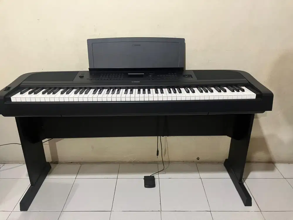 Yamaha DGX 670 Portbale Grand