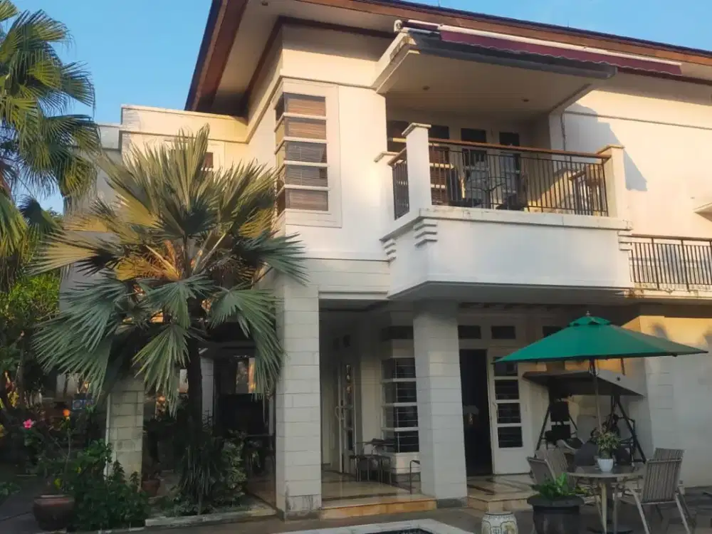 Dijual Rumah Mewah dengan Halaman Luas Ada Swimming Pool Dalam Cluster Lokasi Strategis Dekat Lotte Mart di Sektor 8 Bintaro Tangsel Js-16434