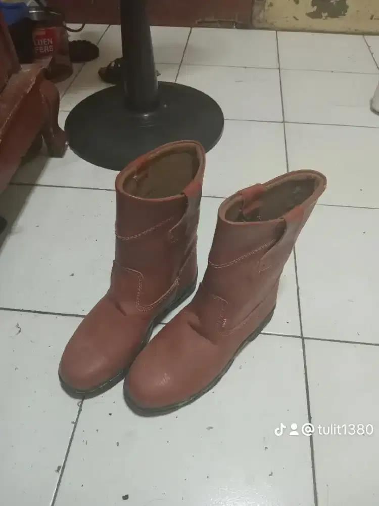Dijual sepatu boot,,dri pda menuh2 in tempat di rmah