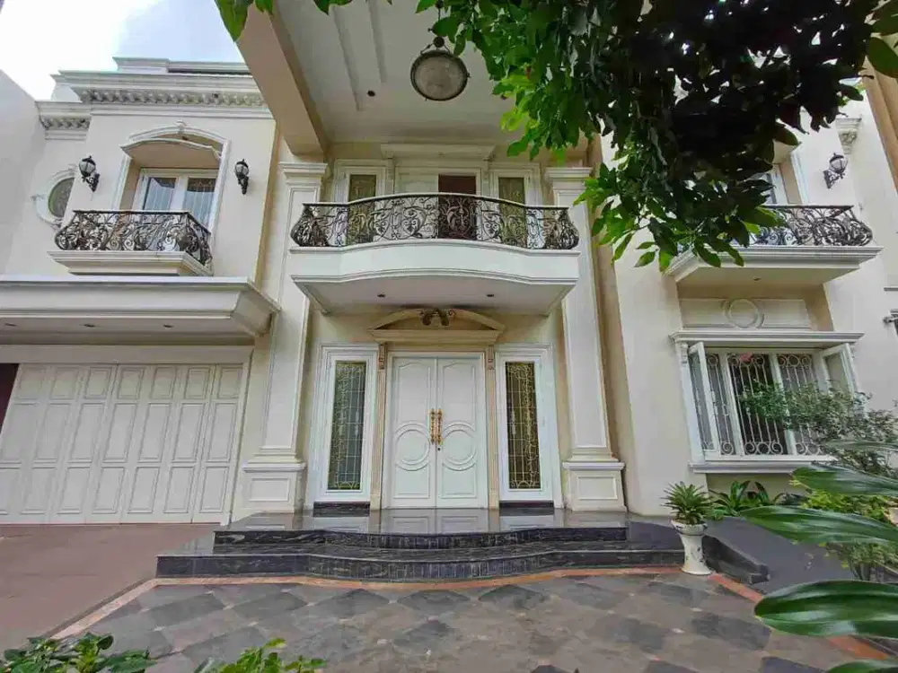 *Rumah mewah bangunan mandiri, lokasi favorit Intercon Kebon Jeruk Jakarta Barat