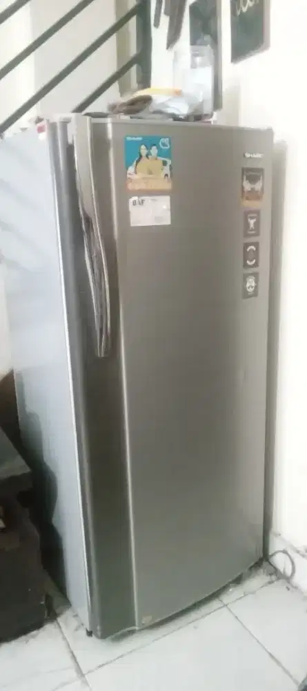 Sharp kulkas 1 pintu normal lecet pemakaian