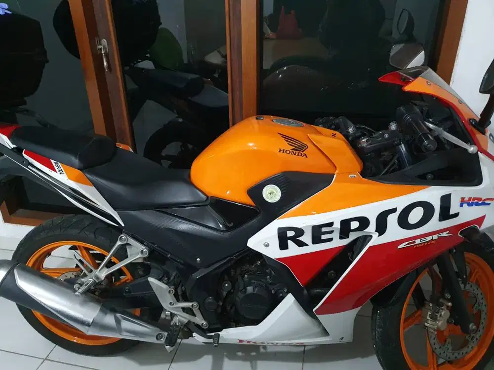 DIJUAL MOTOR HONDA CBR 150 TAHUN 2015 BEKAS