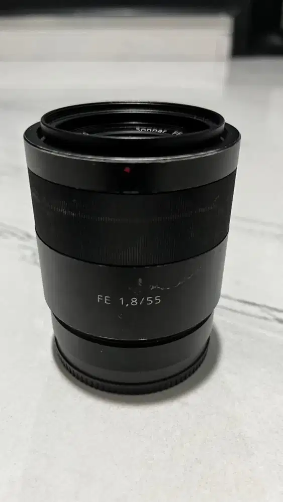 Lensa Sony FE 1.8 / 55mm Zeiss
