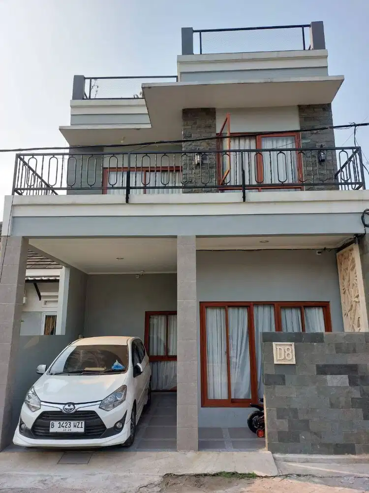 JUAL RUMAH 3 LANTAI DALAM KOMPLEKS DI BINTARO