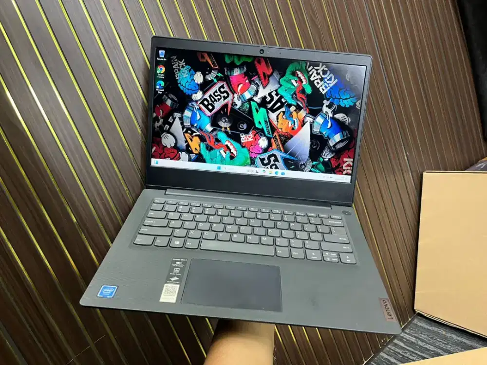 Lenovo Ideapad Slim 3 
Ram 4
Ssd 512 GB