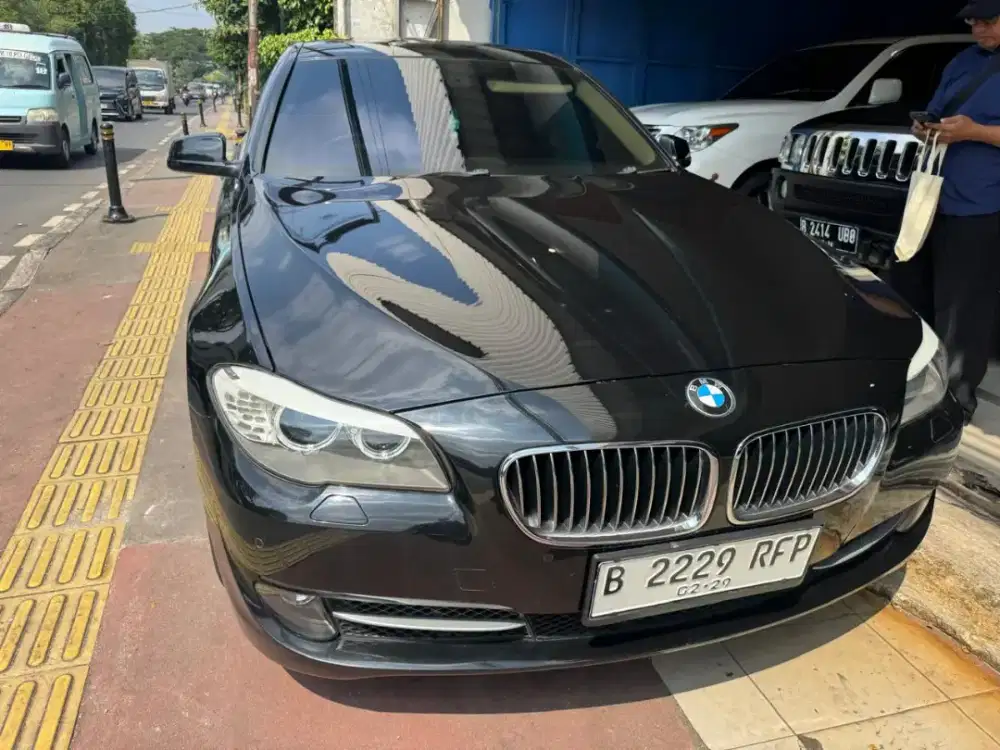 Bmw 520i th 2013 AT  sunroof tangan pertama dari baru  Kunci 2