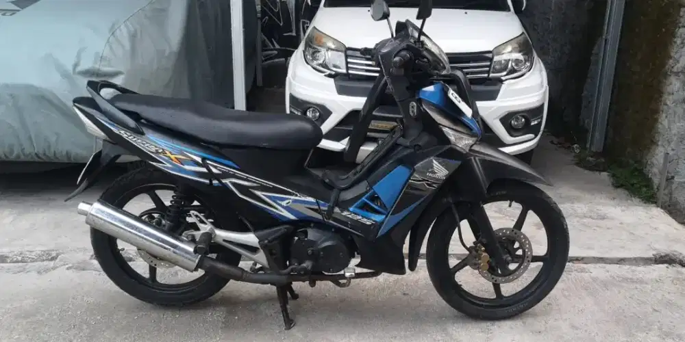 Supra x 125 hitam biru